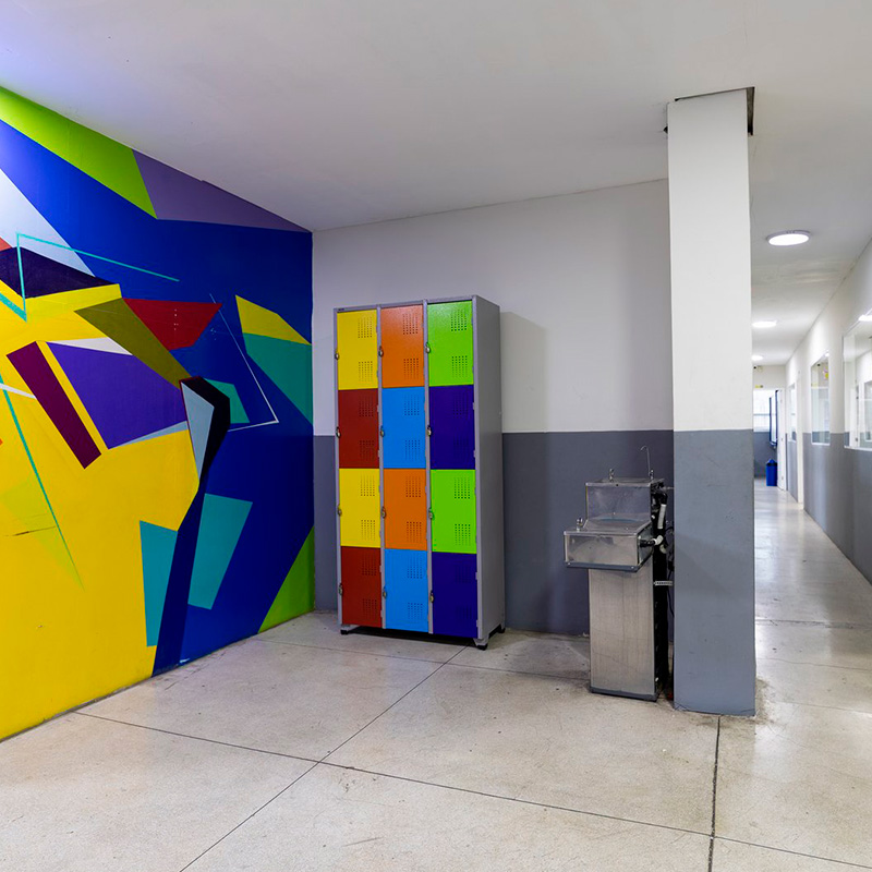 escola-particular-na-zona-norte-de-sao-paulo-colegio-nova-epoca-objetivo-corredor-mural-artistico-01-1